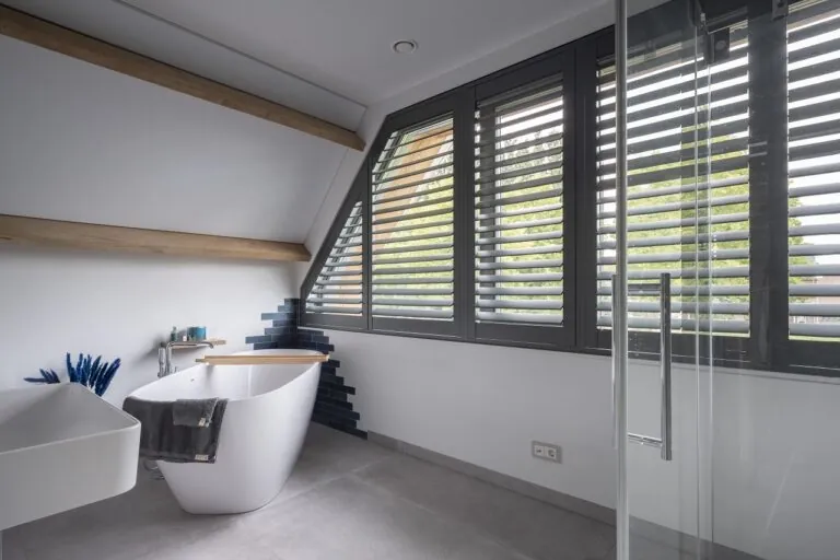 Jasno shutters voor de badkamer