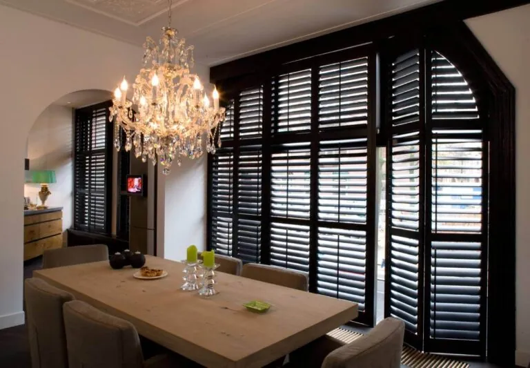 Jasno zwarte shutters